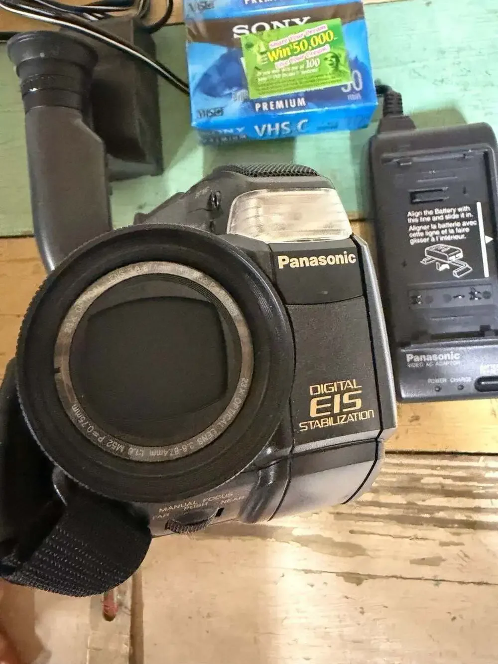 Panasonic Palmcorder PalmSight PV-L658 VHS-C Camcorder with AC Adapter & Manual